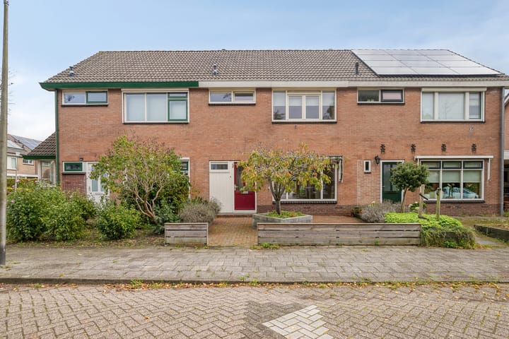 Photo of property Tuinfluiterstraat 19, Warmenhuizen
