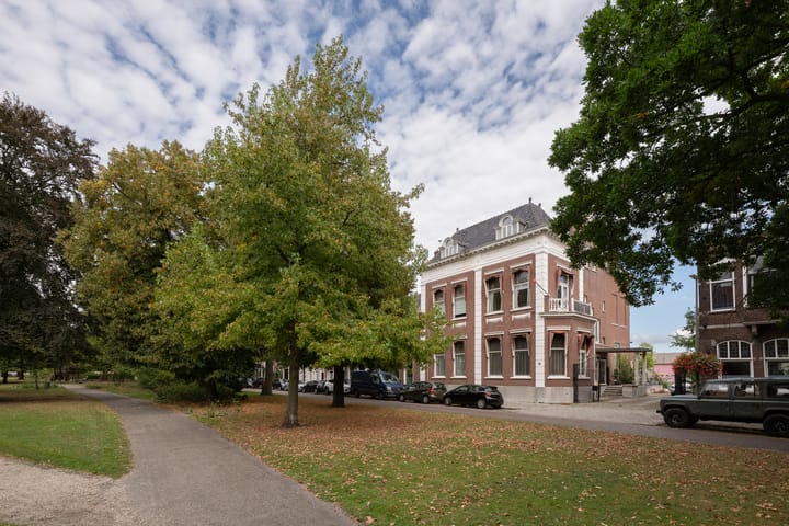 Tuinlaan 18 in Schiedam foto
