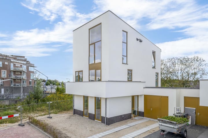 Turfstekerskade 28 in Lisse