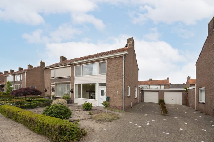 Turnstraat 6 in Hoeven Foto