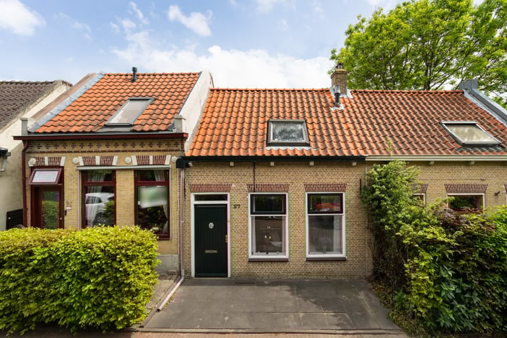 Uiterdijk 27 in Pernis Rotterdam