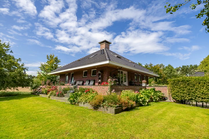 Photo of property Uithuizerweg 19, Uithuizermeeden