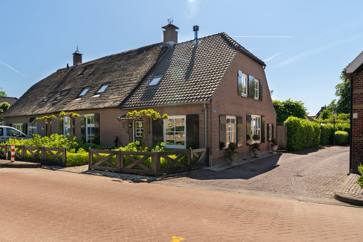 Uitwijksestraat 6 in Uitwijk foto