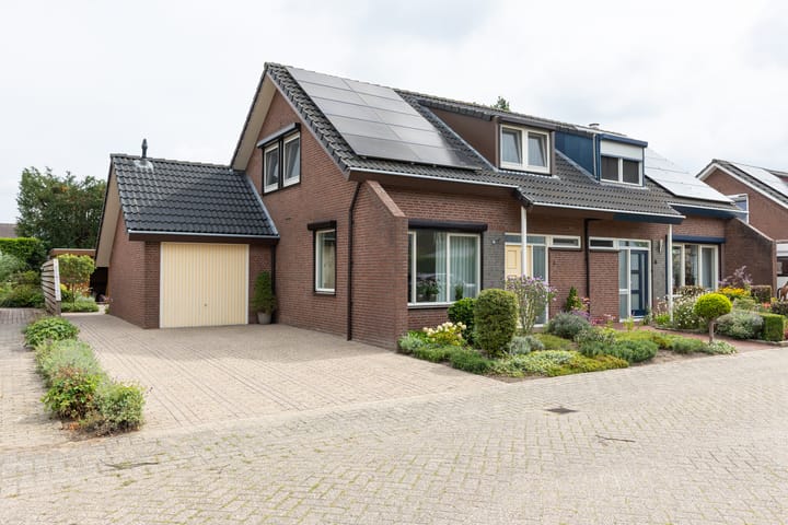 Uiverstraat 3 in Azewijn