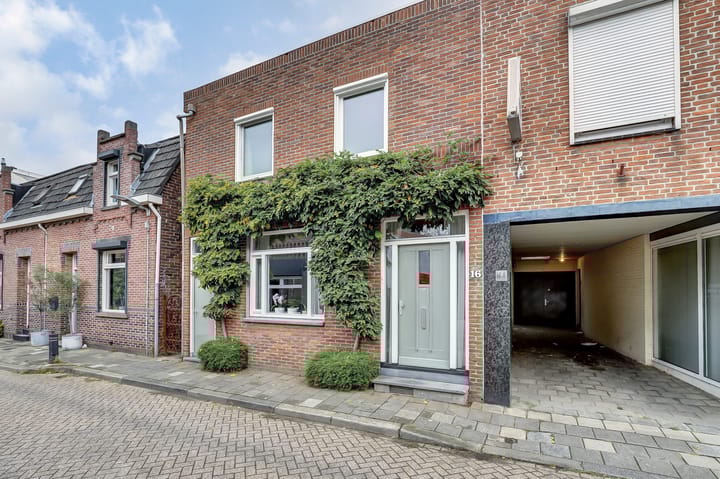 Urbanusstraat 16 in Venlo photo