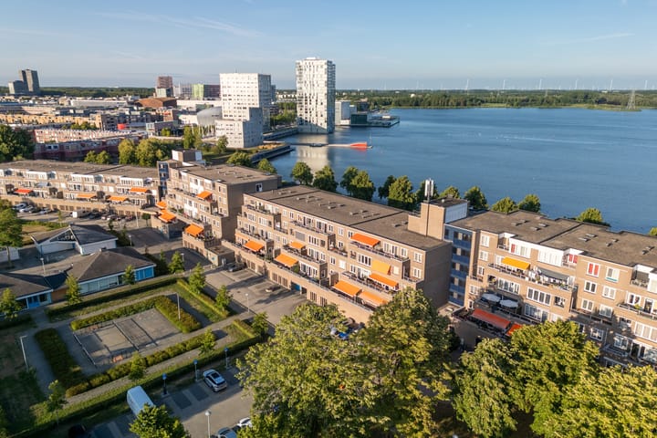 Urkwal 68 in Almere foto