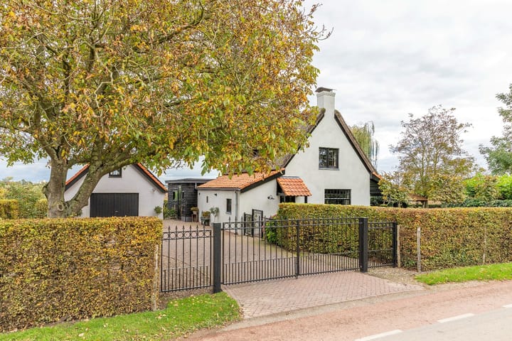 Photo of property Valburgsestraat 4, Slijk-Ewijk