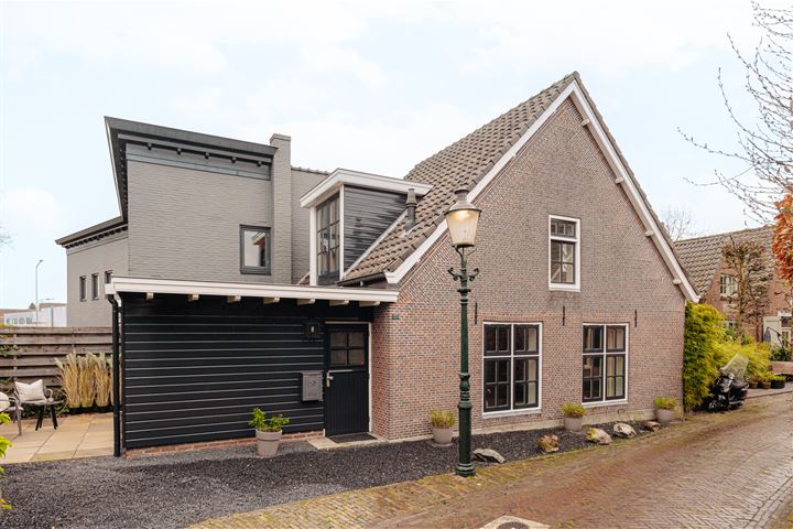 Valkenaarstraat 21 in Huizen