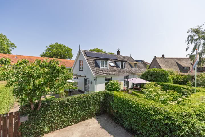 Valkenaarstraat 31 in Huizen