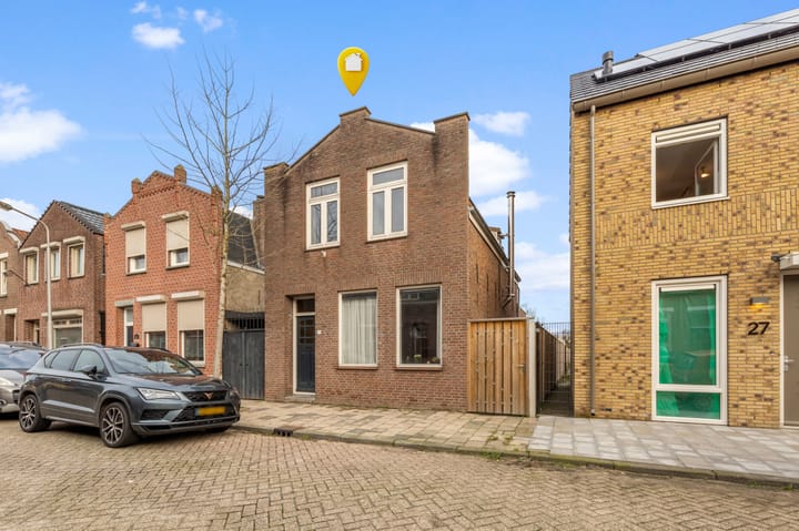 Valkenburgstraat 25 in Roosendaal