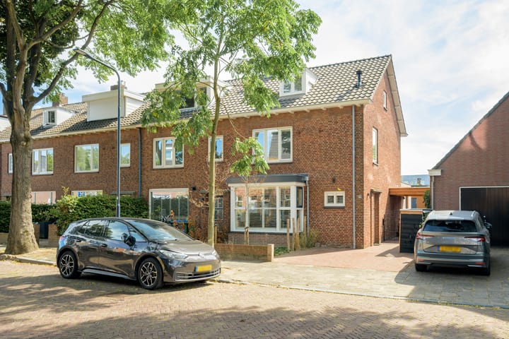 Valkenierslaan 244 in Breda foto