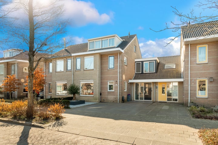 Photo of property Van Alkemadelaan 6, Limmen