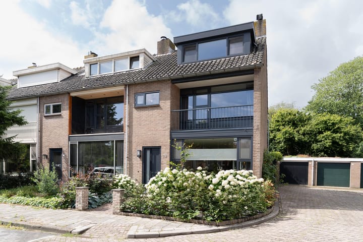 Photo of property van Baerlehof 70, Hendrik-Ido-Ambacht