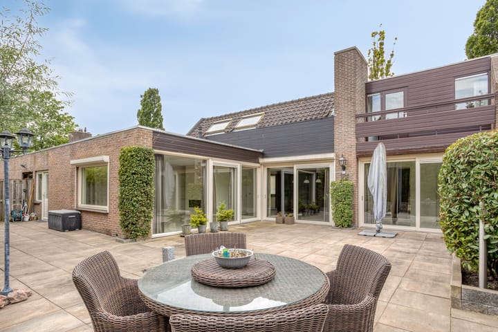 van Beethovenlaan 4 in Rhoon foto