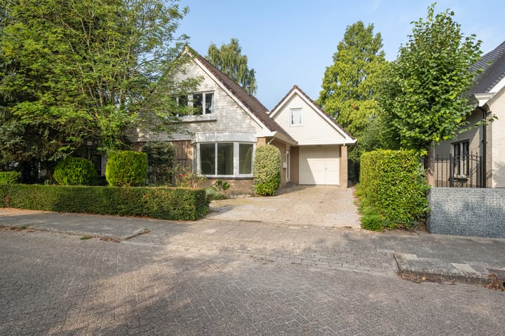 Photo of property Van Beethovensingel 6, Barendrecht