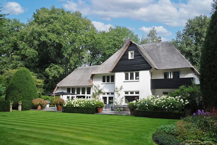 van Beeverlaan 7 in Laren