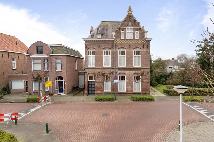 Photo of property Van Bergenplein 68, Etten-Leur