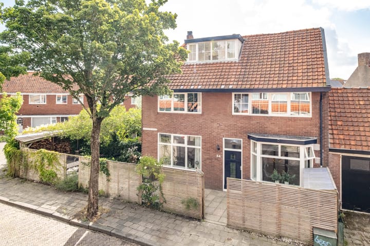 van Beverwijckstraat 34 in Leeuwarden photo