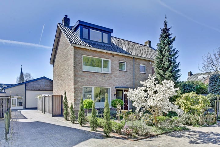 van Blarcumlaan 25 in Ankeveen
