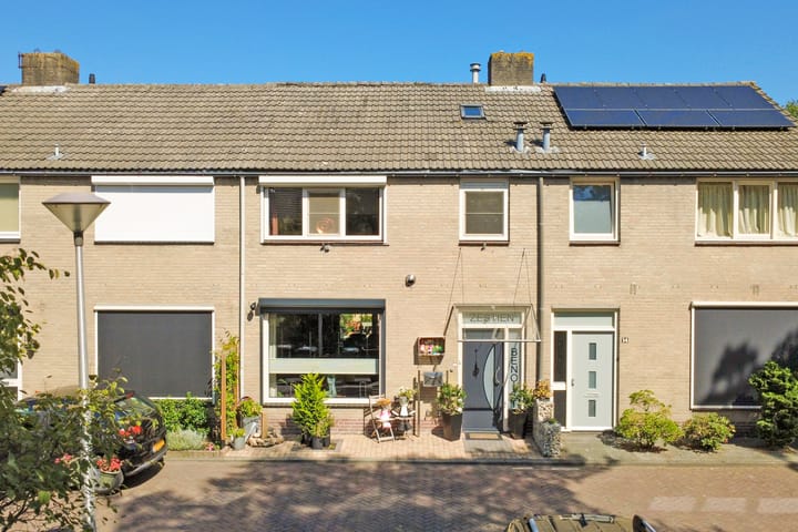 van Bossehof 16 in Rijen