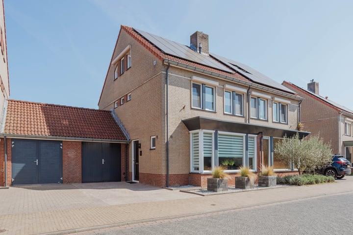 Van Bronckhorststraat 76 in Horst photo