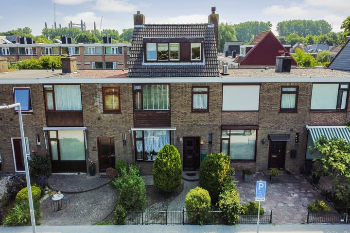 Van Byemontsingel 30 in Pernis Rotterdam