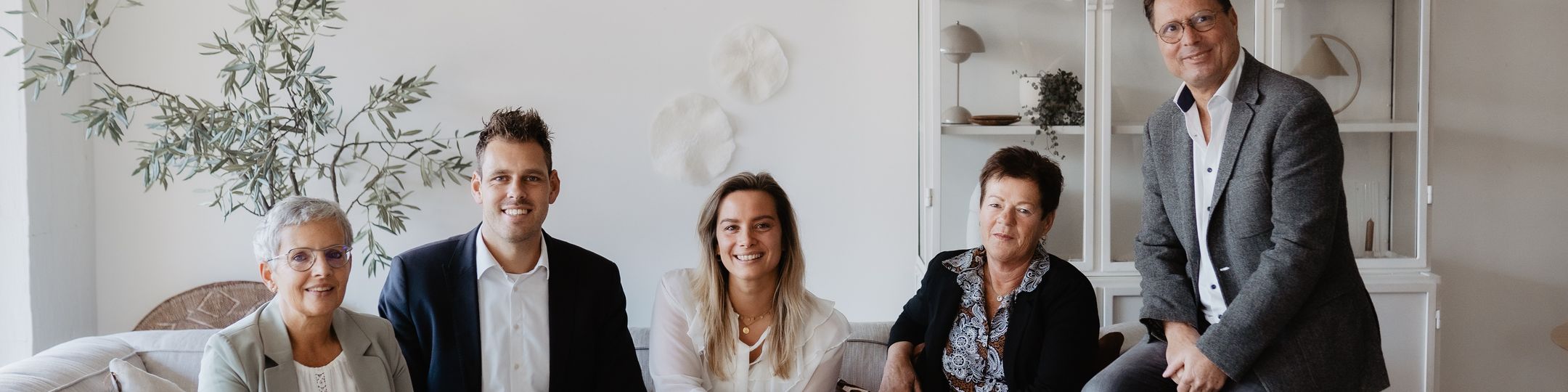 Team foto van Van de Loosdrecht Makelaars