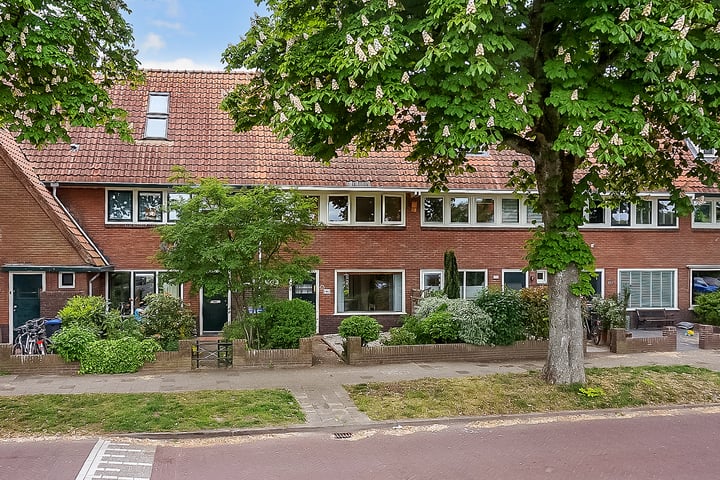 Van de Sande Bakhuyzenstraat 107 in Hilversum