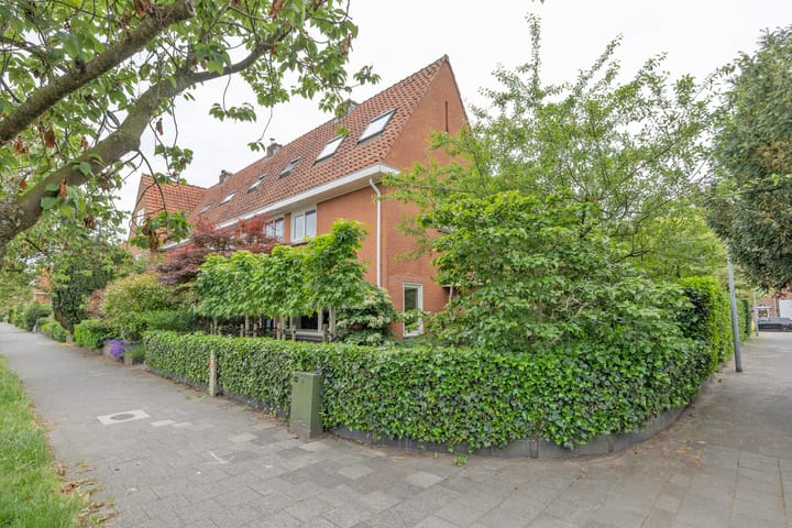 Van de Sande Bakhuyzenstraat 110 in Hilversum