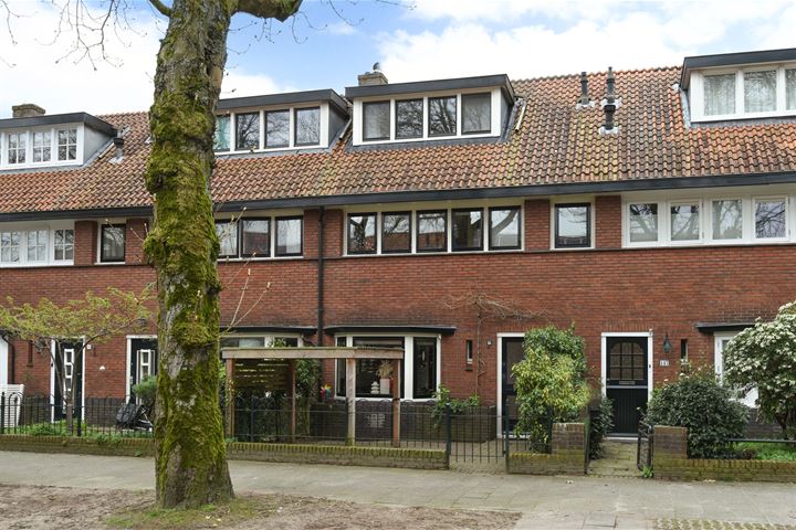 Van de Sande Bakhuyzenstraat 145 in Hilversum