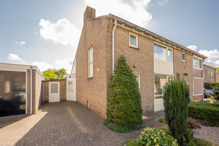 Van den Steen van Ommerenstraat 15 in Nijkerk