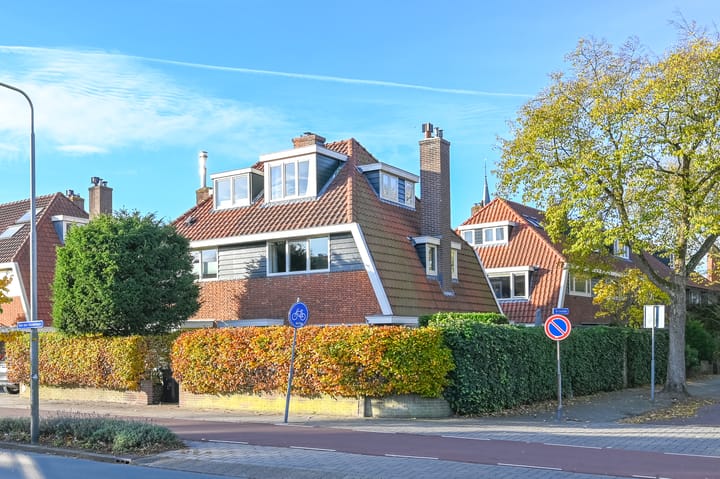 Photo of property Van den Vondellaan 16, Driehuis NH