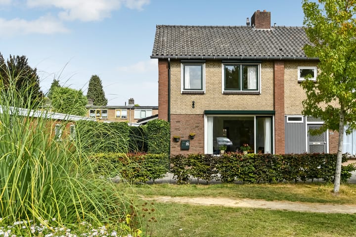 Van der Duyn van Maasdamstraat 26 in Elst