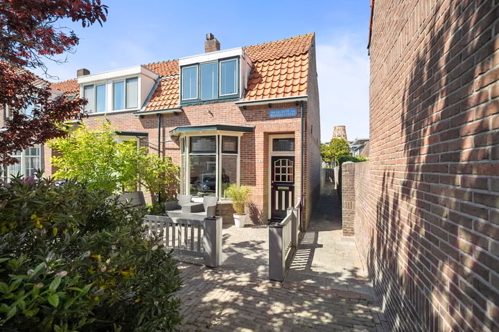 Foto van woning van der Duyn van Maasdamstraat 8, Den Helder