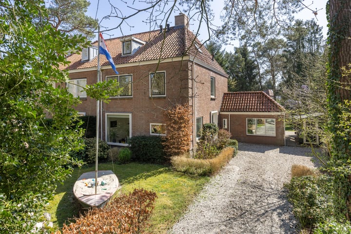 Photo of property Van der Helstlaan 7, Bilthoven