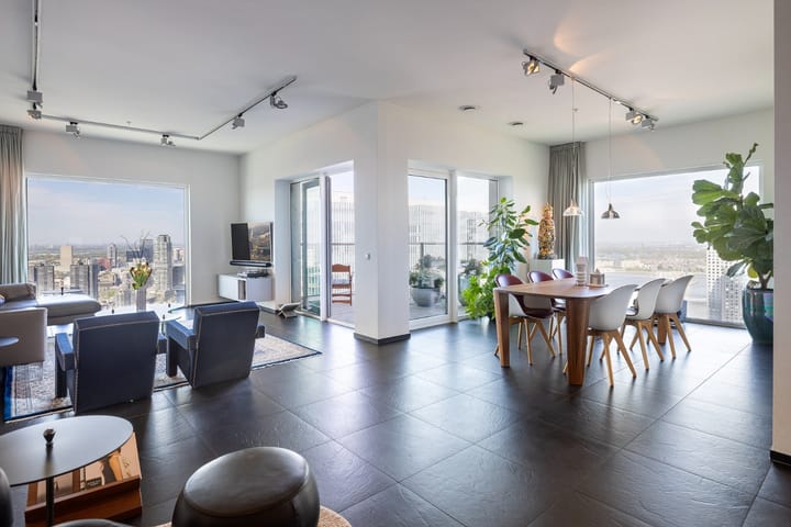 Van der Hoevenplein 228 in Rotterdam