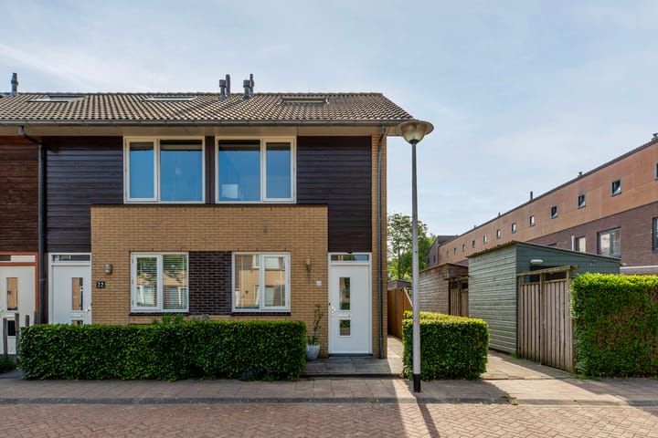 Van der Linden-akker 24 in Barendrecht