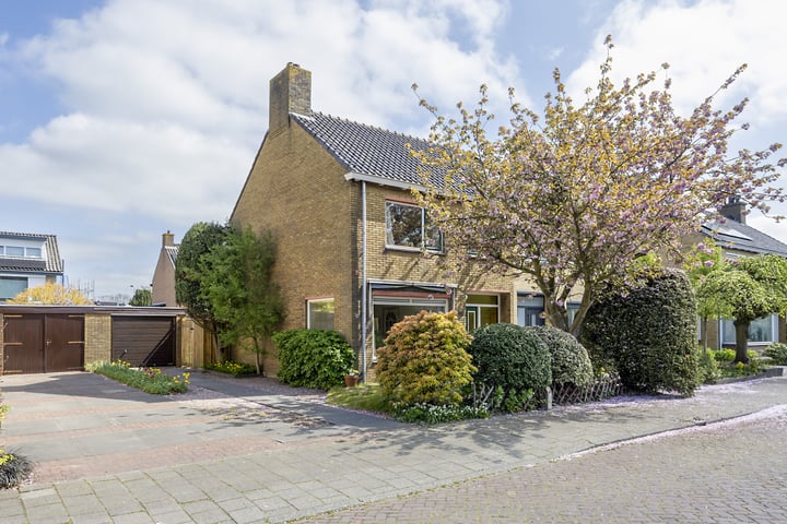 van der Ploegstraat 84 in Heemskerk