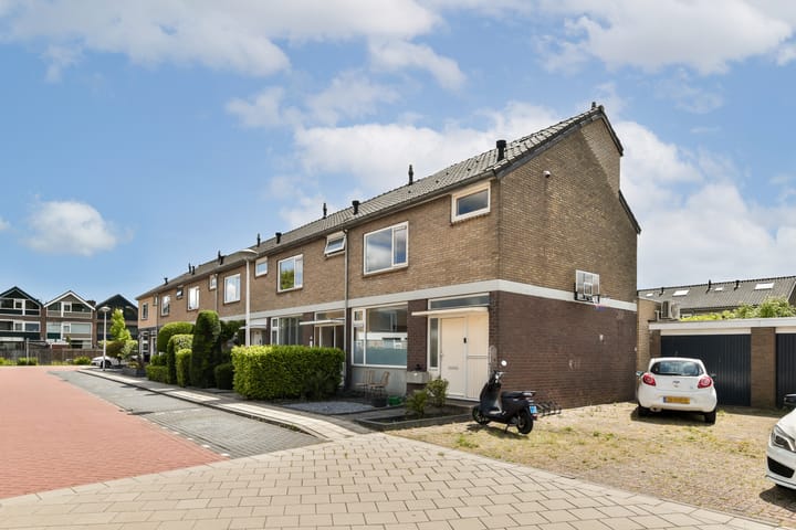 Van der Veenstraat 11 in Reeuwijk