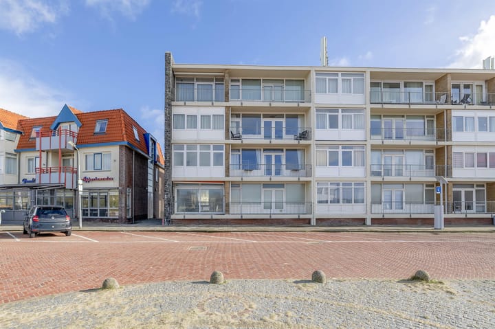 Photo of property Van der Wijckplein 1, Bergen aan Zee