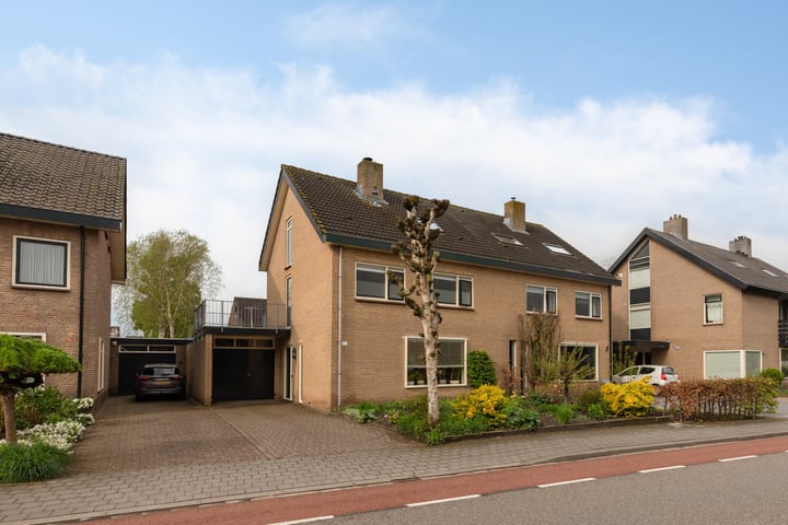 Van Dijkhuizenstraat 37 in Nijkerkerveen