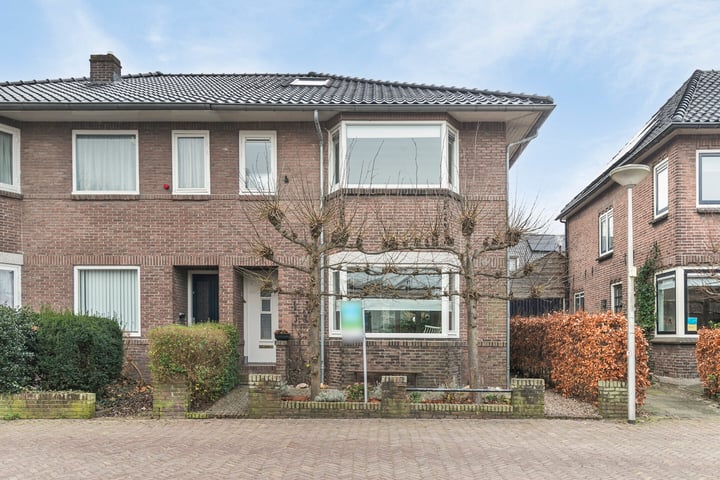 Van Dijkstraat 11 in Alphen aan den Rijn