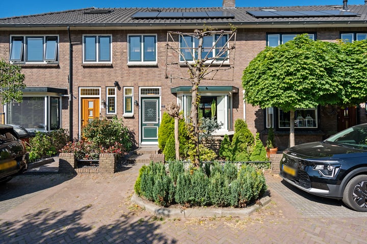 Photo of property Van Dijkstraat 25, Alphen aan den Rijn