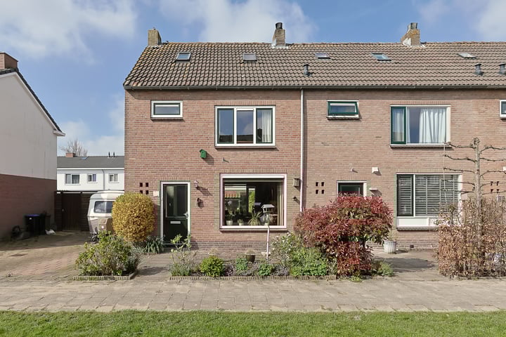 van Duivenvoordestraat 16 in Woubrugge