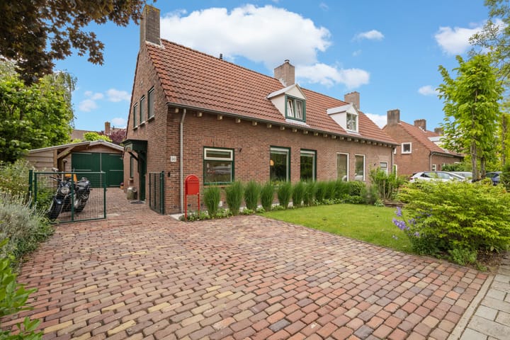 van Glymesstraat 30 in Standdaarbuiten