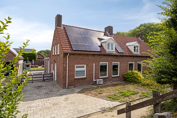 Photo of property van Glymesstraat 4, Standdaarbuiten