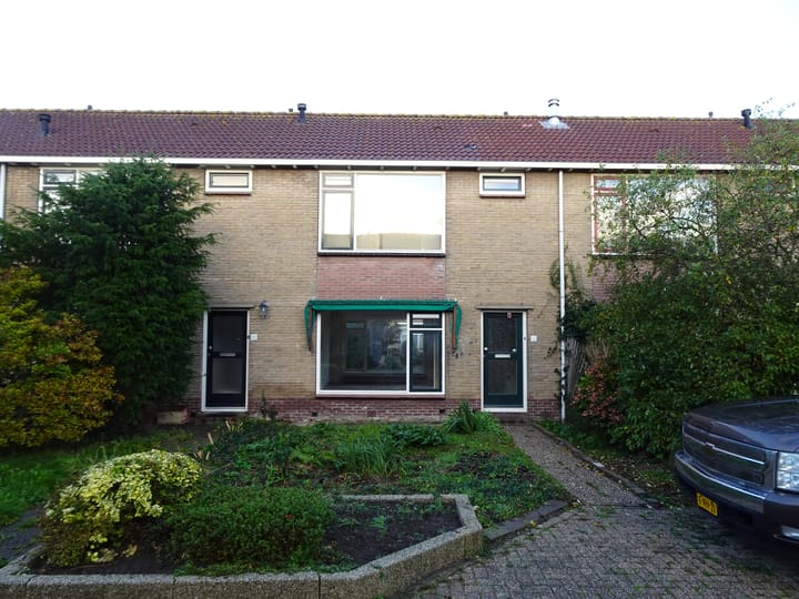 Van Goghstraat 8 in Sint Maartensvlotbrug