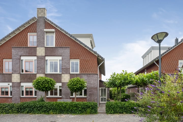 Van Groningenhof 4 in Hoofddorp