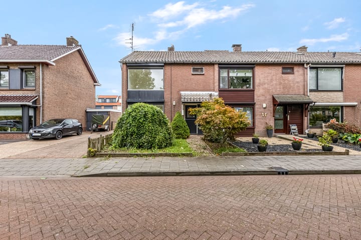 Van Hallstraat 10 in Elst
