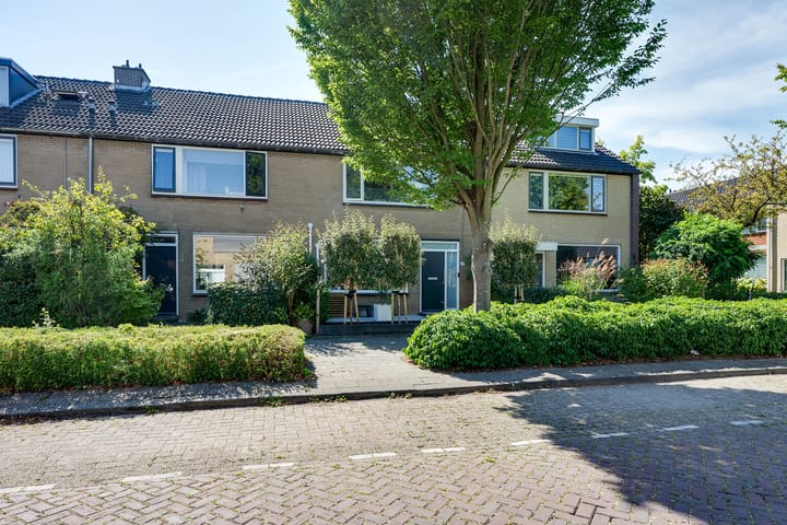 Photo of property van Hogendorplaan 20, Zwijndrecht